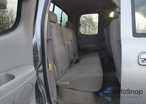 2004 Toyota Tundra Sr5 z USA, uszkodzony, nr VIN 5TBBN44144S435474